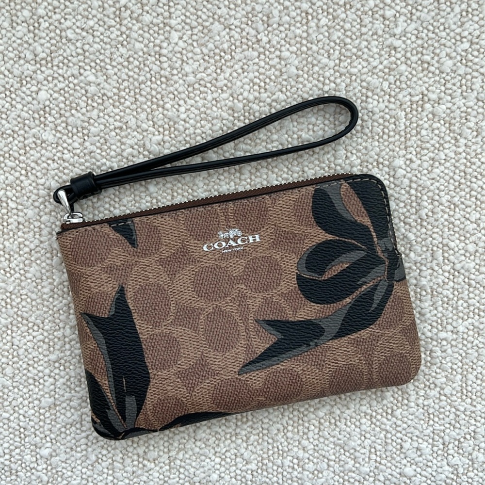 Coach Corner Zip Wristlet With Bow Print